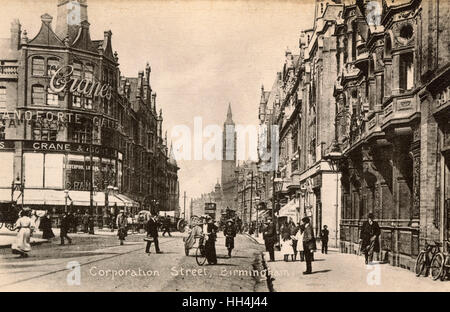 Vue vers le bas Corporation Street, Birmingham, West Midlands, Royaume-Uni. Banque D'Images