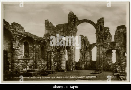 L'île Sainte de Lindisfarne - ruines du Prieuré - Arc-en-ciel Banque D'Images