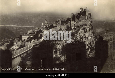 San Marino - Panorama de la ville et murs de défense Banque D'Images