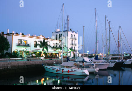 Nuit dans le port de Puerto de Mogan, Grande Canarie, Îles Canaries, Espagne Banque D'Images