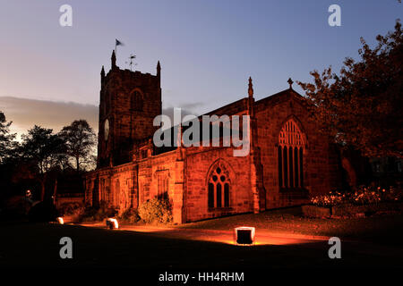 L'automne, l'église Holy Trinity, Skipton town, North Yorkshire, Angleterre, Royaume-Uni Banque D'Images