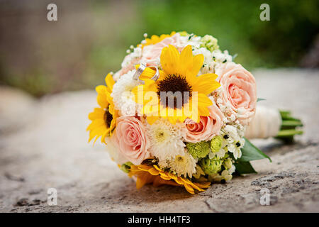 Vue rapprochée d'un mariage bouquet de tournesols Banque D'Images