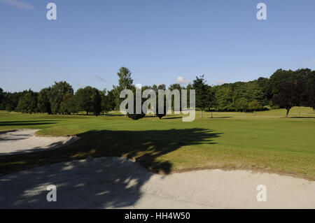 Vue sur les bunkers de Green 18 Hampshire Angleterre Basingstoke Golf Club Banque D'Images