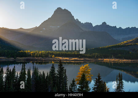 Mt Wilbur, lac Swiftcurrent, nombreux, région du Glacier Glacier National Park, Montana, USA Banque D'Images