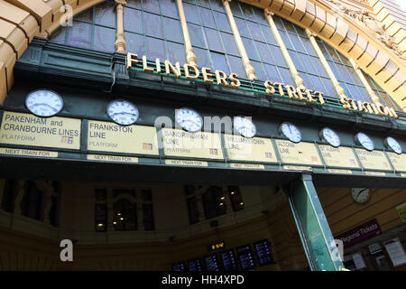 L'entrée de la gare de Flinders Street à Melbourne Australie Victoria Banque D'Images