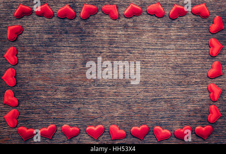 Image de cœur rouge sur fond de bois avec copyspace. Banque D'Images