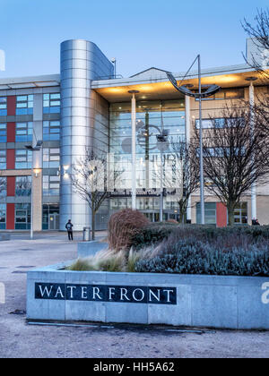 Doncaster College du front de mer au crépuscule du Sud Yorkshire Angleterre Doncaster Banque D'Images