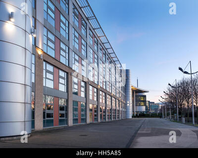 Doncaster College au crépuscule du Sud Yorkshire Angleterre Doncaster Banque D'Images