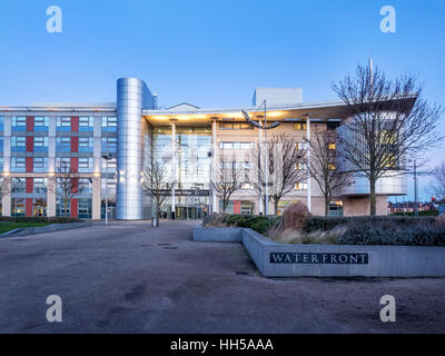 Doncaster College du front de mer au crépuscule du Sud Yorkshire Angleterre Doncaster Banque D'Images