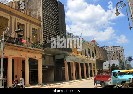 Images de La Havane, Cuba. Architecture de La Havane. Voitures anciennes à La Havane, Cuba. Banque D'Images