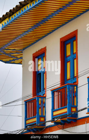 Libre de balcons colorés dans le Salento Colombie Banque D'Images