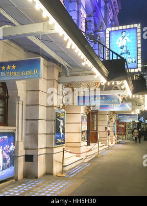 La moitié d'un Sixpence au Noel Coward Theatre, St Martin's Lane, West End, City of westminster, Greater London, Angleterre, Royaume-Uni Banque D'Images