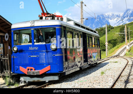 Le Tramway du Mont Blanc de Saint Gervais en été Banque D'Images