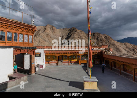 Les touristes à Hemis monastery Banque D'Images