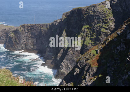 L'Fogher falaises, Valentia Island, comté de Kerry, Irlande. Banque D'Images