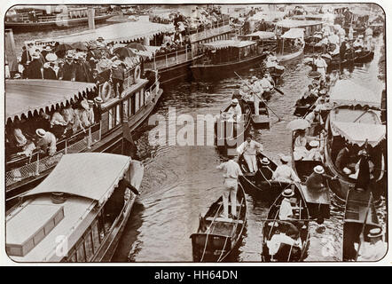 L'affluence des bateaux en attente pour Boulter's Lock, Berkshire, sur Ascot Dimanche, 1906. Banque D'Images