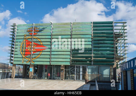 Entrée du Yacht Club de Carthagène dans la marina à Cartagena, Murcia, Espagne Banque D'Images