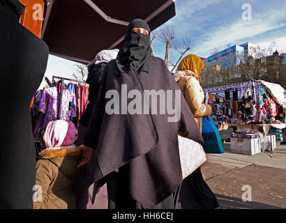 Whitechapel Road à Shoreditch le jour du marché Banque D'Images