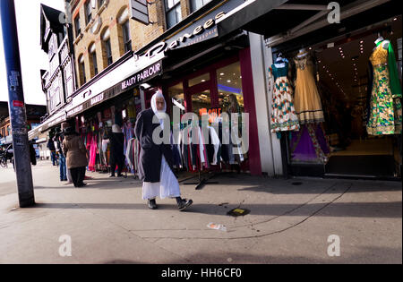 Whitechapel Road à Shoreditch le jour du marché Banque D'Images