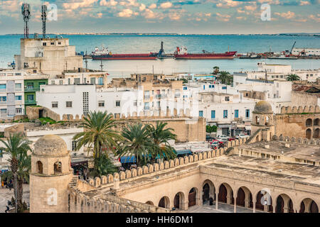 Beau coucher du soleil à Sousse, Tunisie. Banque D'Images