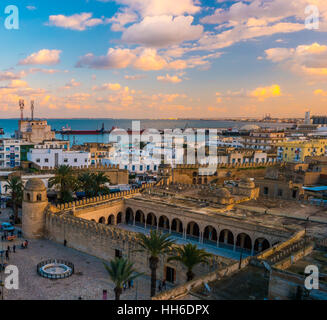 Beau coucher du soleil à Sousse, Tunisie. Banque D'Images