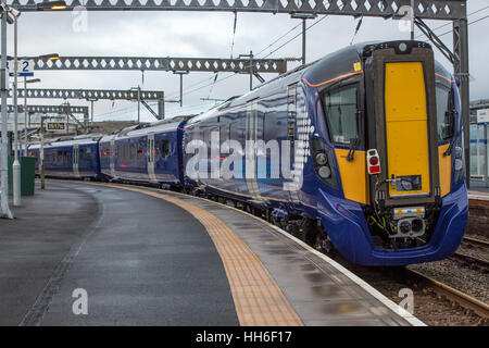 Un tout nouveau train d'Hitachi à Gourock gare dans Inverclyde. Ce train est le premier d'une nouvelle génération de la classe 385 Banque D'Images