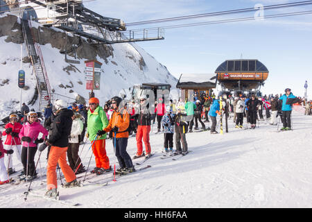 Sommet Saulire - laissant les skieurs de Courchevel et Méribel remontées mécaniques pour le plus haut s'exécute Banque D'Images