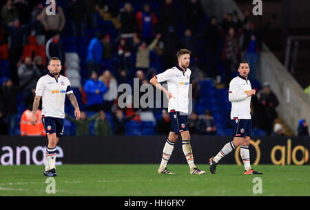 Bolton Wanderers' stand joueurs déprimés que Crystal Palace célèbre son deuxième but au cours de la Unis en FA Cup, troisième tour replay match à Selhurst Park, Londres. Banque D'Images