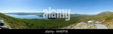 Paysage de Laponie : vue panoramique du lac de Kilpisjarvi et les environs depuis le haut de Saana est tombé, Livourne, la Laponie, Finlande Banque D'Images