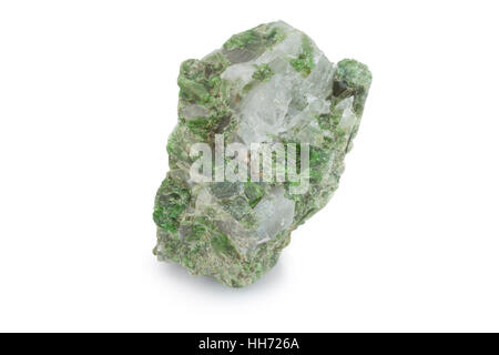 De clorite vert minéral et de quartz en fond blanc Banque D'Images
