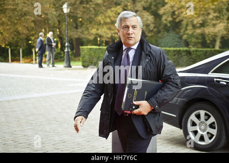 Bruxelles, Belgique. Août 31, 2011. Antonio Tajani, commissaire à l'industrie et entrepreneuriat arrive pour le collège séminaire réunion au Musée de l'Afrique à Tervuren près de Bruxelles, Belgique le 2011-08-31 Les commissaires se réunissent pour planifier l'agenda 2012 de l'institution de l'UE, deux fois par année, la Commission européenne travaille à l'extérieur du siège de l'Union européenne pour une réunion informelle. par Wiktor Dabkowski | Conditions de crédit dans le monde entier : dpa/Alamy Live News Banque D'Images