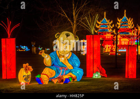 Londres, Royaume-Uni. 17 Jan, 2017. Le Festival des lanternes magiques jardins de Chiswick House, du 19 janvier jusqu'au 26 février. Les jardins sont les hôtes de l'exposition qui célèbre le Nouvel An chinois. 2017 est l'année du Coq. Distribués sur 65 acres de la Chiswick House site, il y a plus de 50 lanternes illuminées. Londres 17 Jan 2017 Crédit : Guy Bell/Alamy Live News Banque D'Images