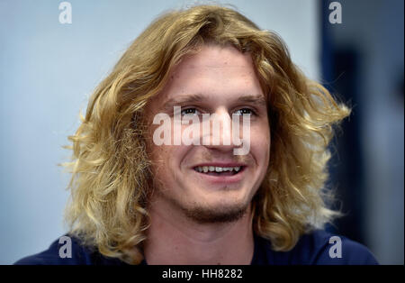 Henderson, Nevada, USA. 2 juin, 2015. College of Southern Nevada pitcher Phil Bickford pose au stade de morse à l'Henderson campus de CSN le mardi, 2 juin, 2015. Bickford devrait être l'une des vedettes dans le projet de la Ligue Majeure de Baseball. Crédit : David Becker/ZUMA/Alamy Fil Live News Banque D'Images