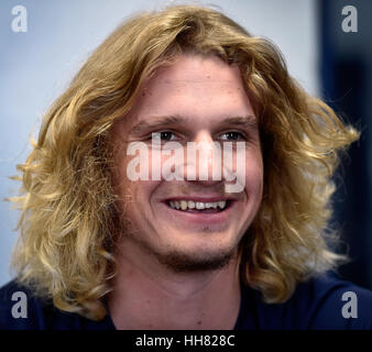 Henderson, Nevada, USA. 2 juin, 2015. College of Southern Nevada pitcher Phil Bickford pose au stade de morse à l'Henderson campus de CSN le mardi, 2 juin, 2015. Bickford devrait être l'une des vedettes dans le projet de la Ligue Majeure de Baseball. Crédit : David Becker/ZUMA/Alamy Fil Live News Banque D'Images