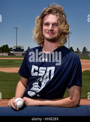 Henderson, Nevada, USA. 2 juin, 2015. College of Southern Nevada pitcher Phil Bickford pose au stade de morse à l'Henderson campus de CSN le mardi, 2 juin, 2015. Bickford devrait être l'une des vedettes dans le projet de la Ligue Majeure de Baseball. Crédit : David Becker/ZUMA/Alamy Fil Live News Banque D'Images