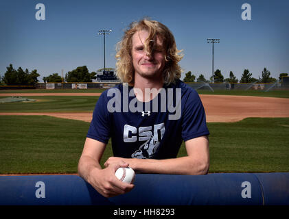 Henderson, Nevada, USA. 2 juin, 2015. College of Southern Nevada pitcher Phil Bickford pose au stade de morse à l'Henderson campus de CSN le mardi, 2 juin, 2015. Bickford devrait être l'une des vedettes dans le projet de la Ligue Majeure de Baseball. Crédit : David Becker/ZUMA/Alamy Fil Live News Banque D'Images