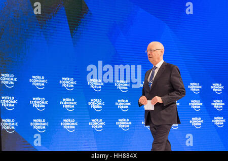 Davos, Suisse. 18 janvier, 2017. Klaus Schwab, fondateur et Président du Forum économique mondial (WEF), assiste à la réunion annuelle de la WEF à Davos, Suisse, 19 janvier 2017. Credit : Xu Jinquan/Xinhua/Alamy Live News Banque D'Images