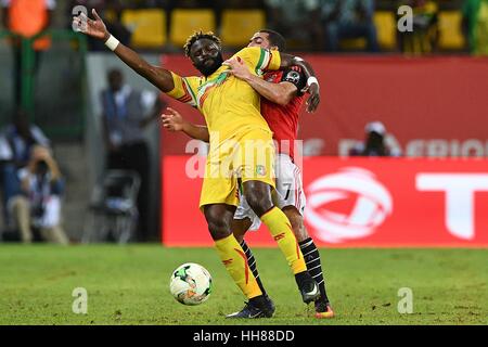 17 janvier 2017 - Port-Gentil, Libreville, Gabon - Egypt's Les joueurs se font concurrence avec des joueurs maliens pendant la coupe d'Afrique des Nations 2017 GROUPE D match de football entre le Mali et l'Egypte à Saint-Pétersbourg le 17 janvier 2017 : crédit étranger/APA/Images/fil ZUMA Alamy Live News Banque D'Images