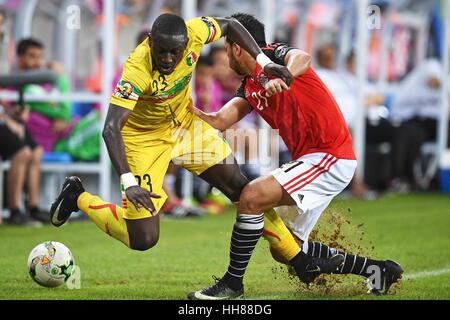 17 janvier 2017 - Port-Gentil, Libreville, Gabon - Egypt's Les joueurs se font concurrence avec des joueurs maliens pendant la coupe d'Afrique des Nations 2017 GROUPE D match de football entre le Mali et l'Egypte à Saint-Pétersbourg le 17 janvier 2017 : crédit étranger/APA/Images/fil ZUMA Alamy Live News Banque D'Images