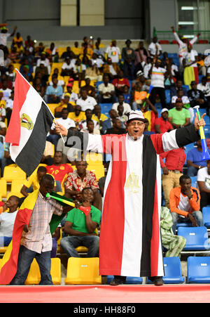 17 janvier 2017 - Libreville, Port-Gentil, Gabon - un partisan de l'Égypte à la vôtre pour son équipe avant la coupe d'Afrique des Nations 2017 GROUPE D match de football entre le Mali et l'Egypte à Saint-Pétersbourg le 17 janvier 2017 : crédit étranger/APA/Images/fil ZUMA Alamy Live News Banque D'Images