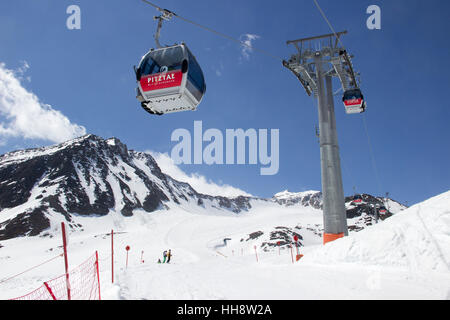 Plus de gondoles ski area, domaine skiable sur glacier Pitztal, Mittelberg, Tyrol, Autriche Banque D'Images