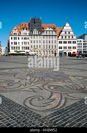 Pavés avec les armes de la ville, marché, Leipzig, Saxe, Allemagne Banque D'Images