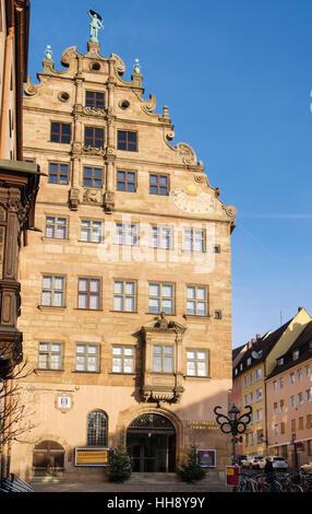 Musée de Nuremberg ou Stadtmuseum dans immeuble du 16ème siècle dans la vieille ville. Nuremberg, Bavière, Allemagne, Europe Banque D'Images