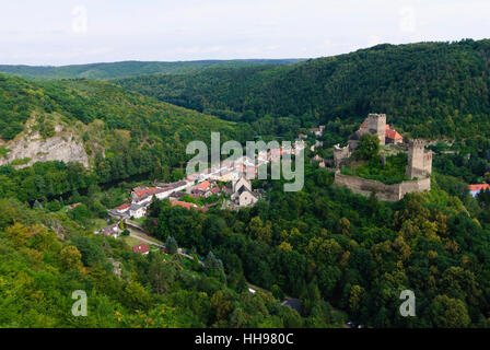 Hardegg : parc national Thayatal Hardegg ; avec château dans la vallée de la Thaya Hardegg, Waldviertel, Niederösterreich, Basse Autriche, Autriche Banque D'Images