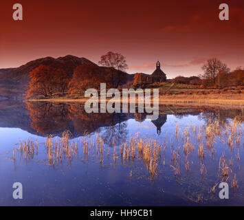 Le paisible Loch Achray Ben towrads, Lieu, région de Trossachs Stirling. Banque D'Images