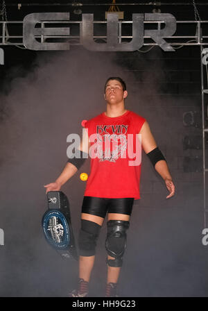 Superstar WWE Canadien Kevin Owens, puis à l'aide de son vrai nom de Kevin Steen, est vu dans ses premiers jours de lutte au cours d'un combat dans la ville de Québec Dimanche 30 mai 2004. Banque D'Images