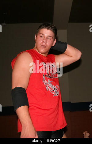 Superstar WWE Canadien Kevin Owens, puis à l'aide de son vrai nom de Kevin Steen, est vu dans ses premiers jours de lutte au cours d'un combat dans la ville de Québec Dimanche 30 mai 2004. Banque D'Images