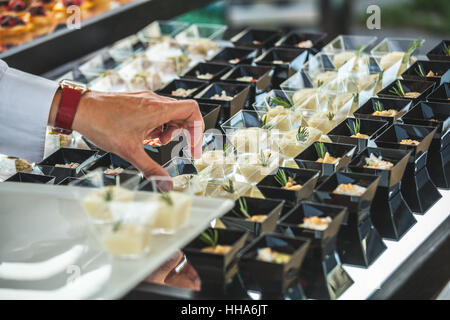 Service traiteur apéritif préparation pour un mariage Banque D'Images