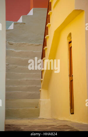 Étapes et une allée de l'Kalistrata sur Symi Grèce. Banque D'Images