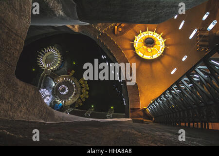 Roumanie MINE DE SEL de Turda, parc à thème souterrain c'est niché à l'intérieur de l'une des plus anciennes mines de sel au monde Banque D'Images